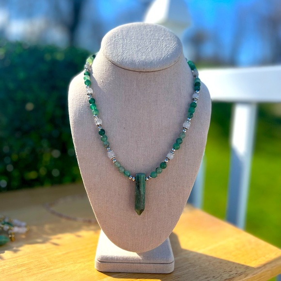 Handmade Beaded and Natural Stone Necklace Beautiful Natural Looking - Picture 4 of 5